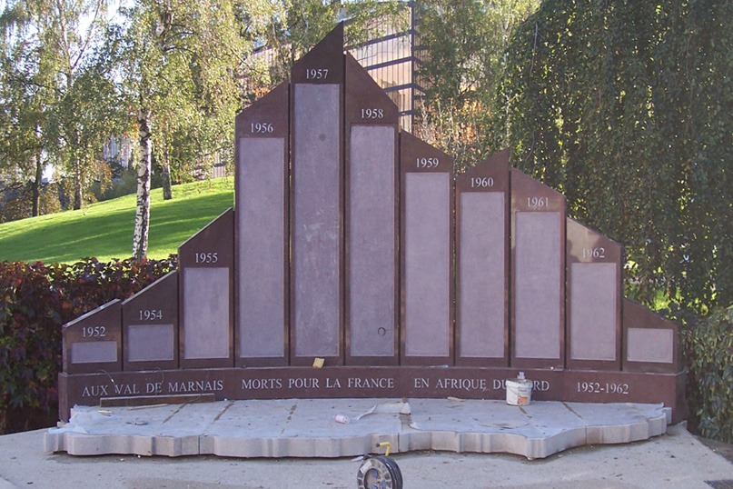 Monument aux morts engranit Val de Marne (94)